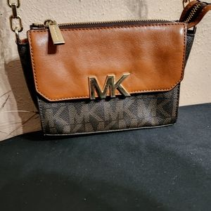 Michael kors crossbody